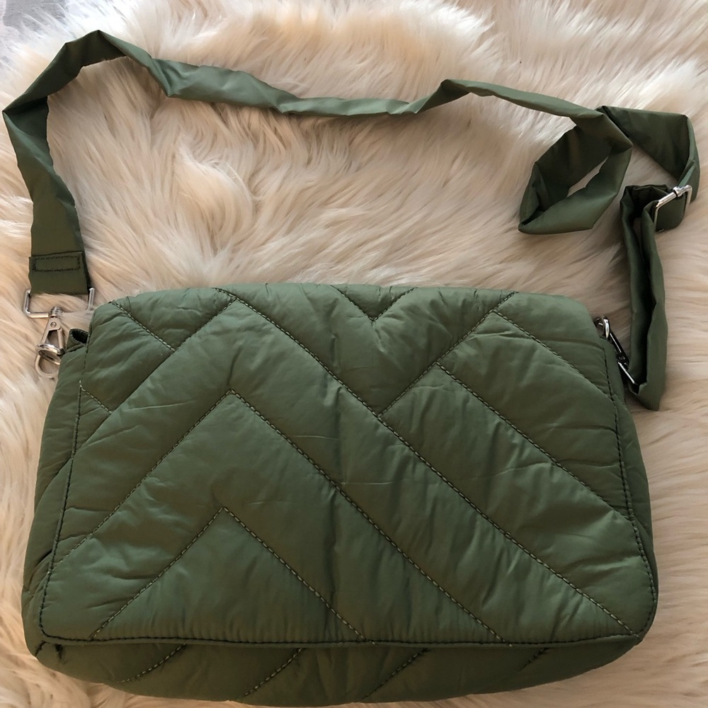 Bostanten olive green puffer messenger style crossbody